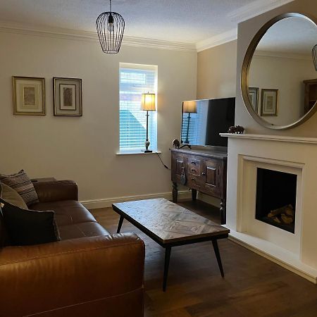 Stunning Beverley Bungalow W Fireplace, Private Parking, And Garden Экстерьер фото