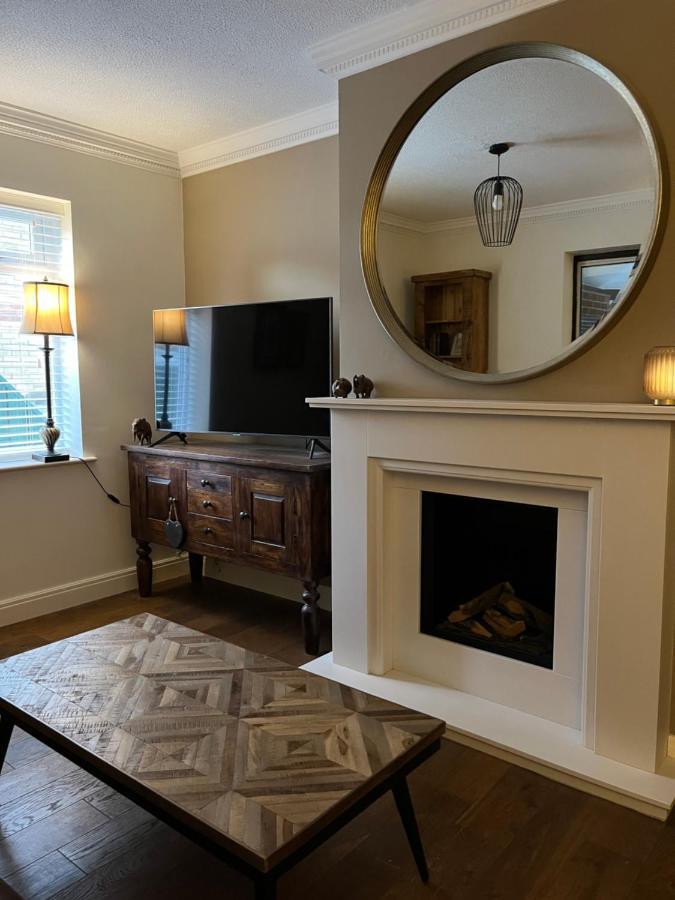 Stunning Beverley Bungalow W Fireplace, Private Parking, And Garden Экстерьер фото